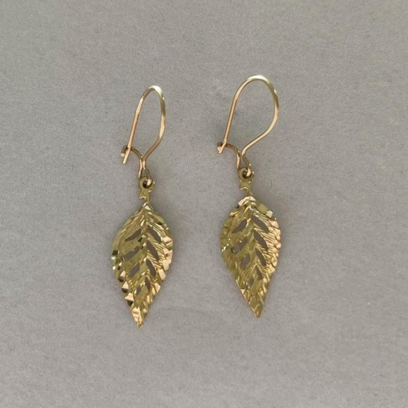 Jewelry - Vintage 10k Solid Gold Dangly Leaf Charm Earrings